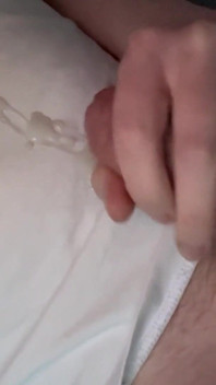 Punct de vedere El se masturbează pentru tine într-un apel video și ejaculează puternic cu gemete