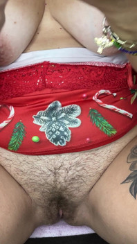 Hairy Pussy and Very Wet and I Play with My Hole!