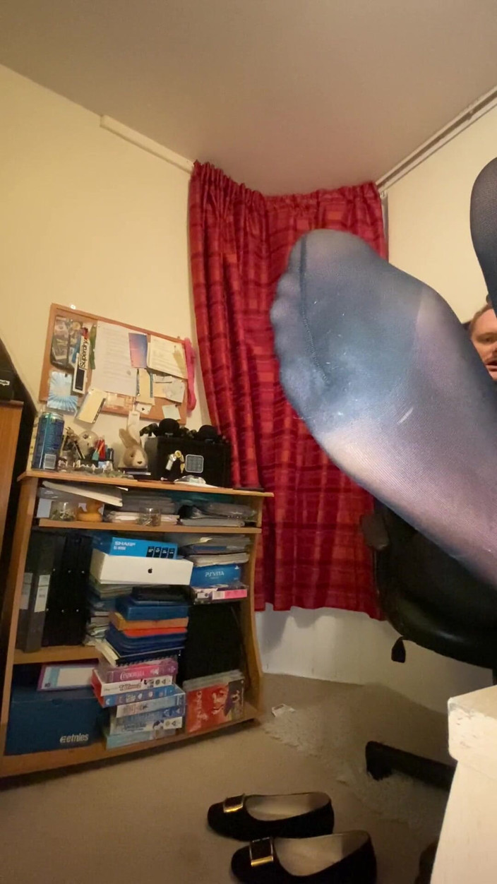Ava Maxwell: Ava maxwell halloween pemujaan kaki pakai stoking ketat di kantor...