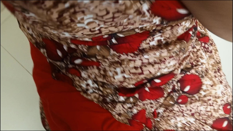 Nadiyabd: 真正的已婚夫妇自制的印度性爱德西妻子的牛奶压榨