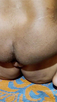 L'acqua calda della figa di desi bhabhi è stata tolta