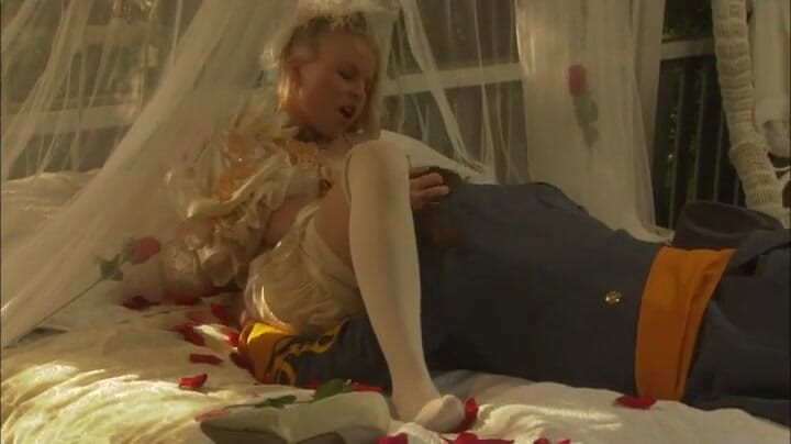 CBD Media: Krásná princezna s blonďatými vlasy má vylízanou a ošukanou náctiletou...