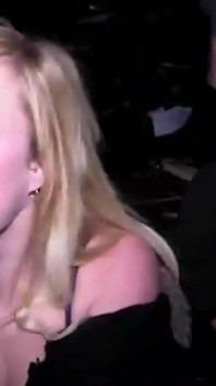 Doggers Destrozan Puta Rubia De Grandes Pezones