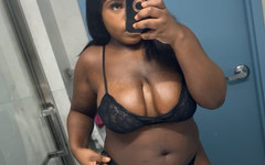 Chantell Dior: Sledujte, jak můj tlustý zadek myje a třese zadkem