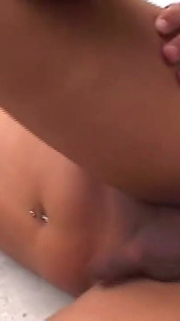 Tgirl anál roztažená široké prosakující tlusté nálože spermatu