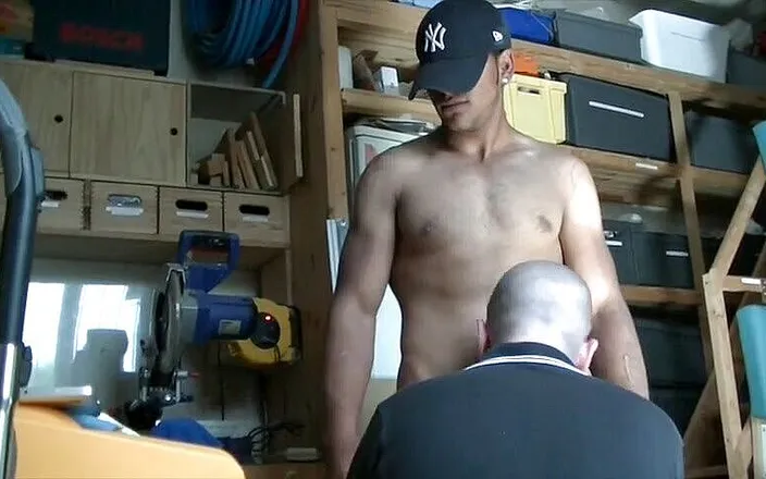 Gaybareback: Straight bulgar for gift sucked by gay