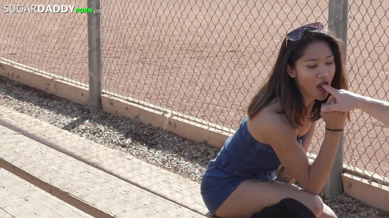 Sugar Daddy Porn: Potřebovala jsem nějakou asijskou kundičku