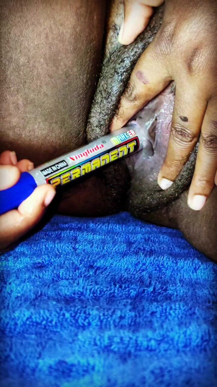 Pretty Betty22: Ktoś, kto rozciągnie moją dziurę?