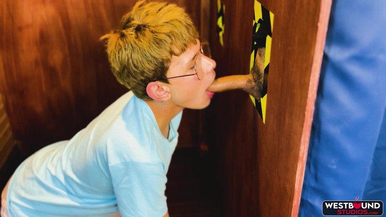 Latin Twinks: Rosto de Marco Samuel encharcado de porra