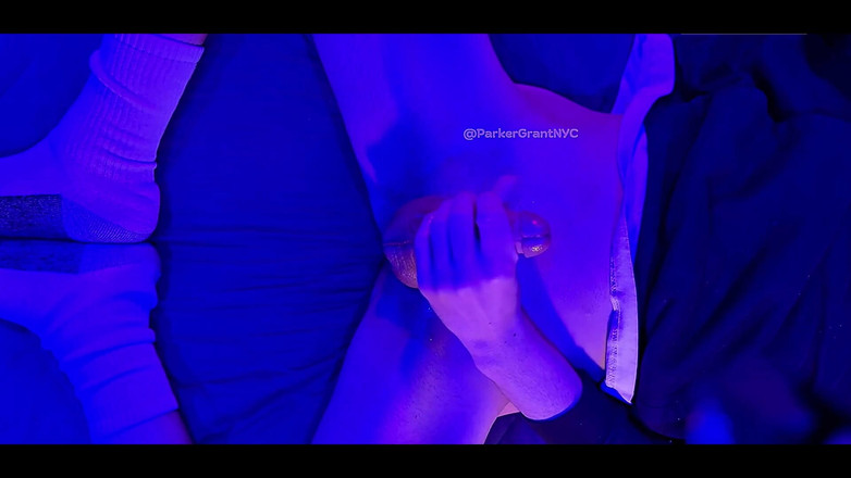 Parker Grant NYC: Mohla by použít pomocnou ruku ... nebo Dvě