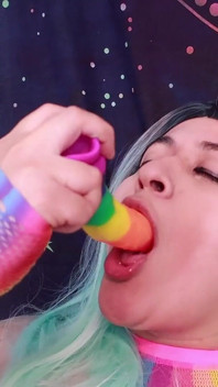 สาวเรฟเล่นกับของเล่นสุดโปรดของเธอ