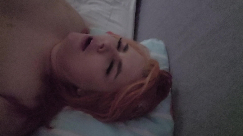 Mandy Foxxx: Saçıma boşal ve orgazm olmak için parmakla sikiliyor