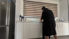 Aku lagi asik muasin pantat pembantuku sebelum dientot habis-habisan bagian 1