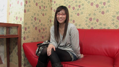 Asian X: Het harige poesje van een Japanse slet wordt hard geneukt...