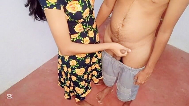 Sadu: 花のガーランドを持ってきて、隣の女の子のところに行き、立ったままその場でセックスをしました