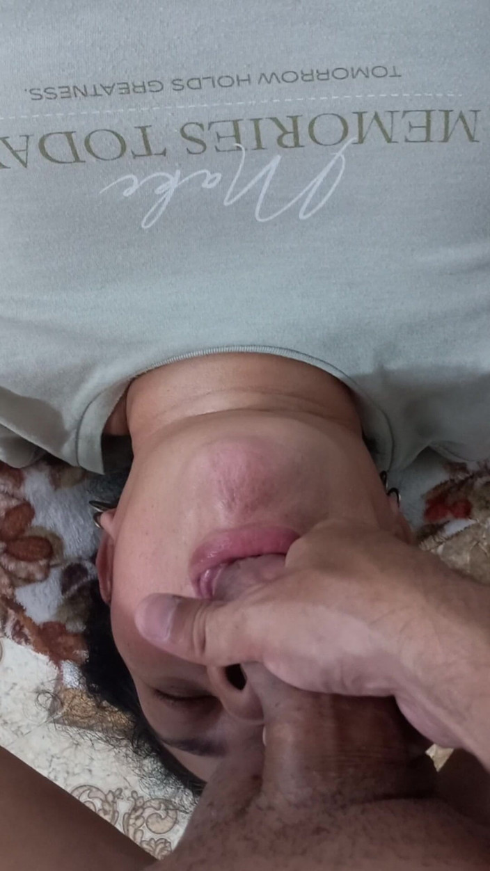 Valkyrie and Luigy Couple: 美しい彼女がディープスロートを吸うラティーナ