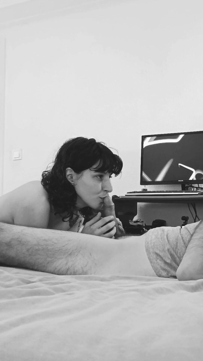 Akasha7: 寝る前にフェラするととてもリラックスできます。あなたの好みの視点を教えてください