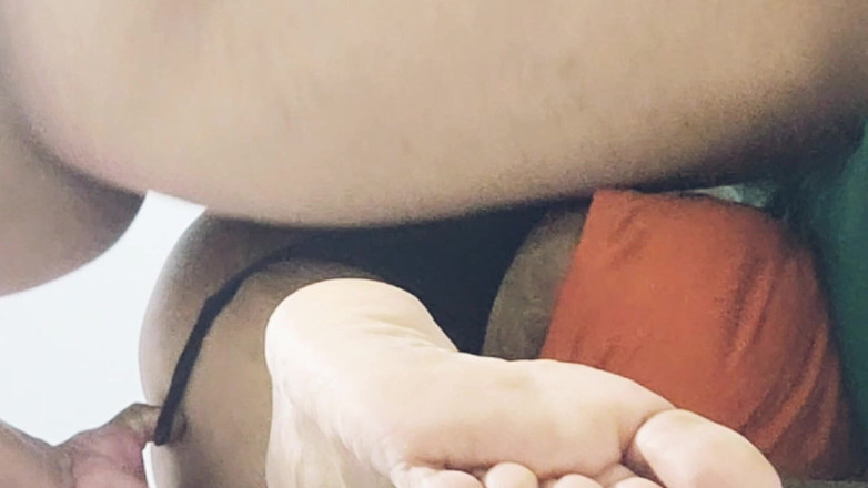 anal_queen_amateur: Posisi bagus untuk masukin semuanya ke dalam memek besar tante...