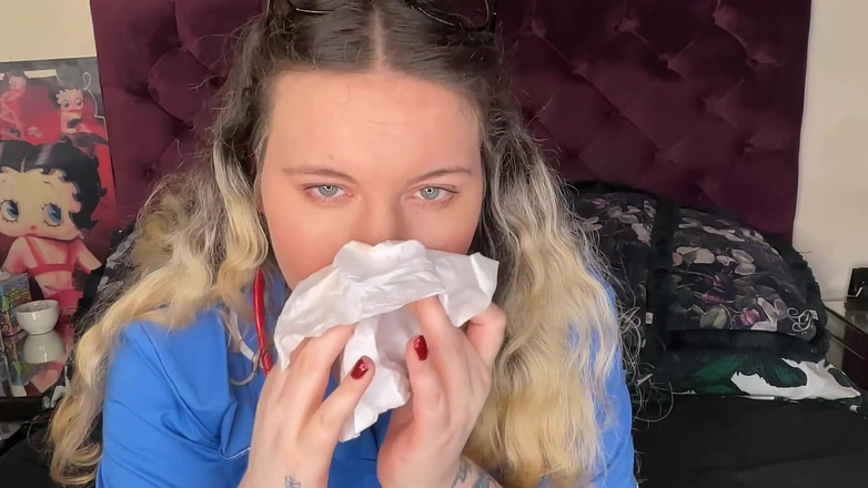 MissFFW: Y tá ffw thổi mũi của cô ấy và cuối cùng...