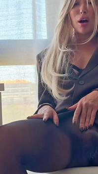 Sex mezi mladou sekretářkou a jejím šéfem