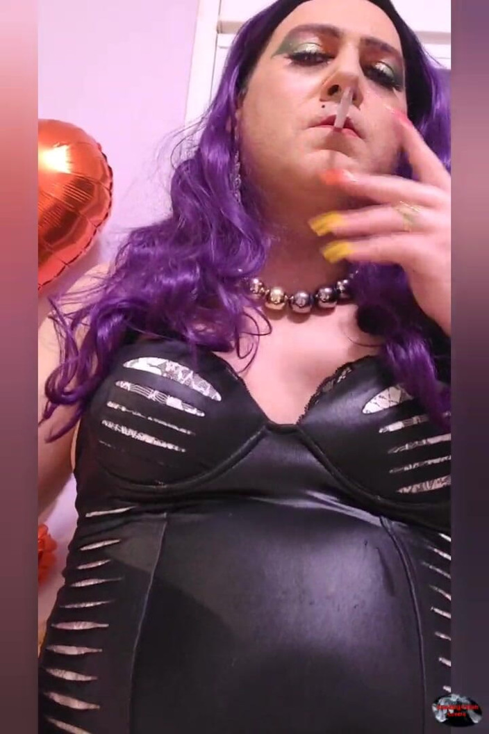 HollyCox: Holly Fucking Smoking and Cumming O Lilli S Cunt