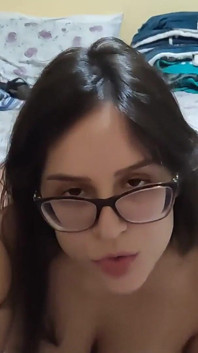 Peituda grávida faz você gozar com seus peitos