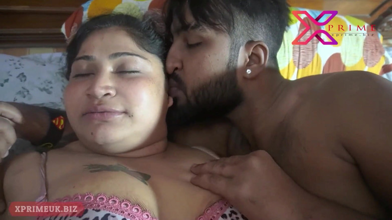 Indian Erotica: Un couple sexy baise le matin