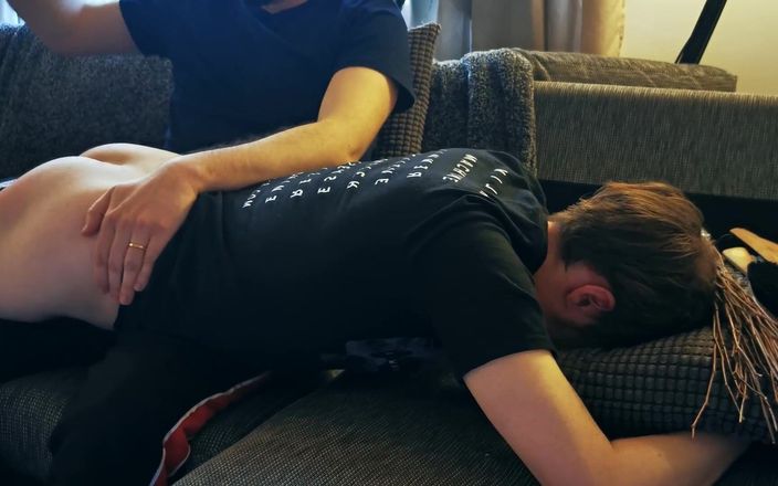 Oznob Oznofla: Amateurboy recibe su primera nalgadas, cámara alternativa