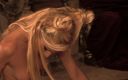 Hand Lotion Studios: 柔軟な金髪は2人の紳士にフェラチオを与え、両方の穴で犯される