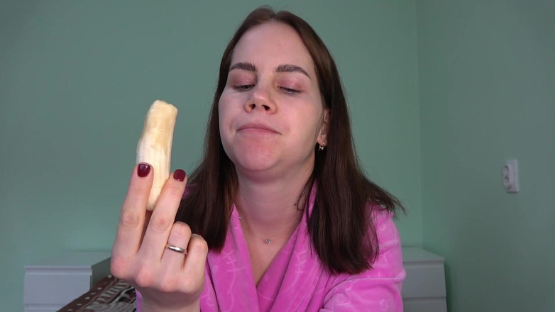 Anna Sky: Горячая рыжая Анна делает минет и получает камшот