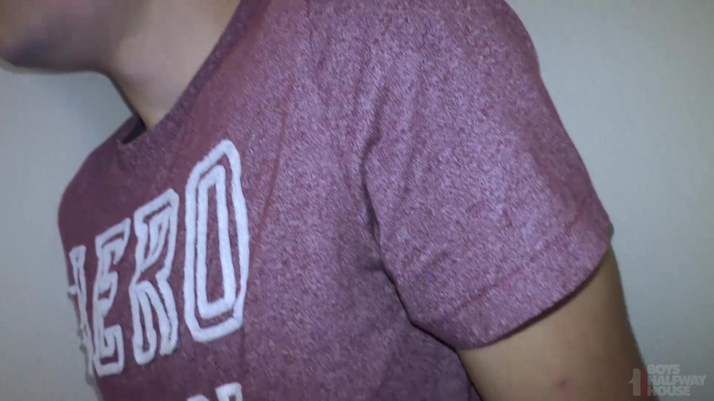 Boys half-way house: Юный хулиган получает то, что должно