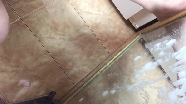 Roxanne Miller: Poskakující mléčná blaženost - POV kojení a poskakující prsa