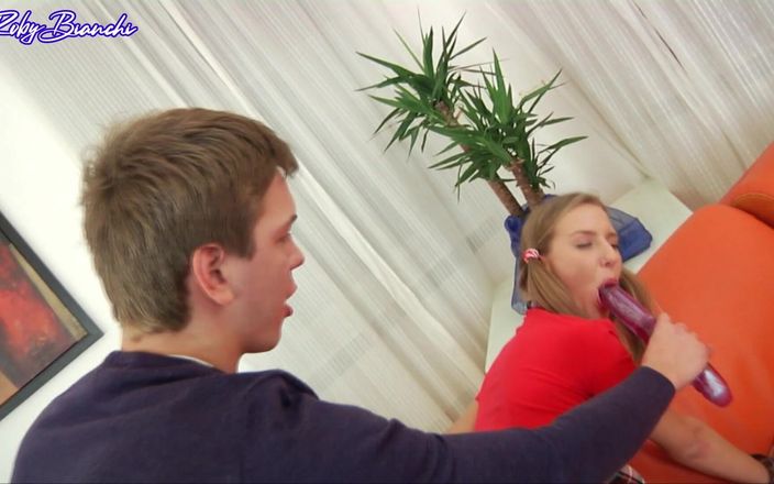 Topax Film Production: O fată excitată de 18 ani este futută în cur