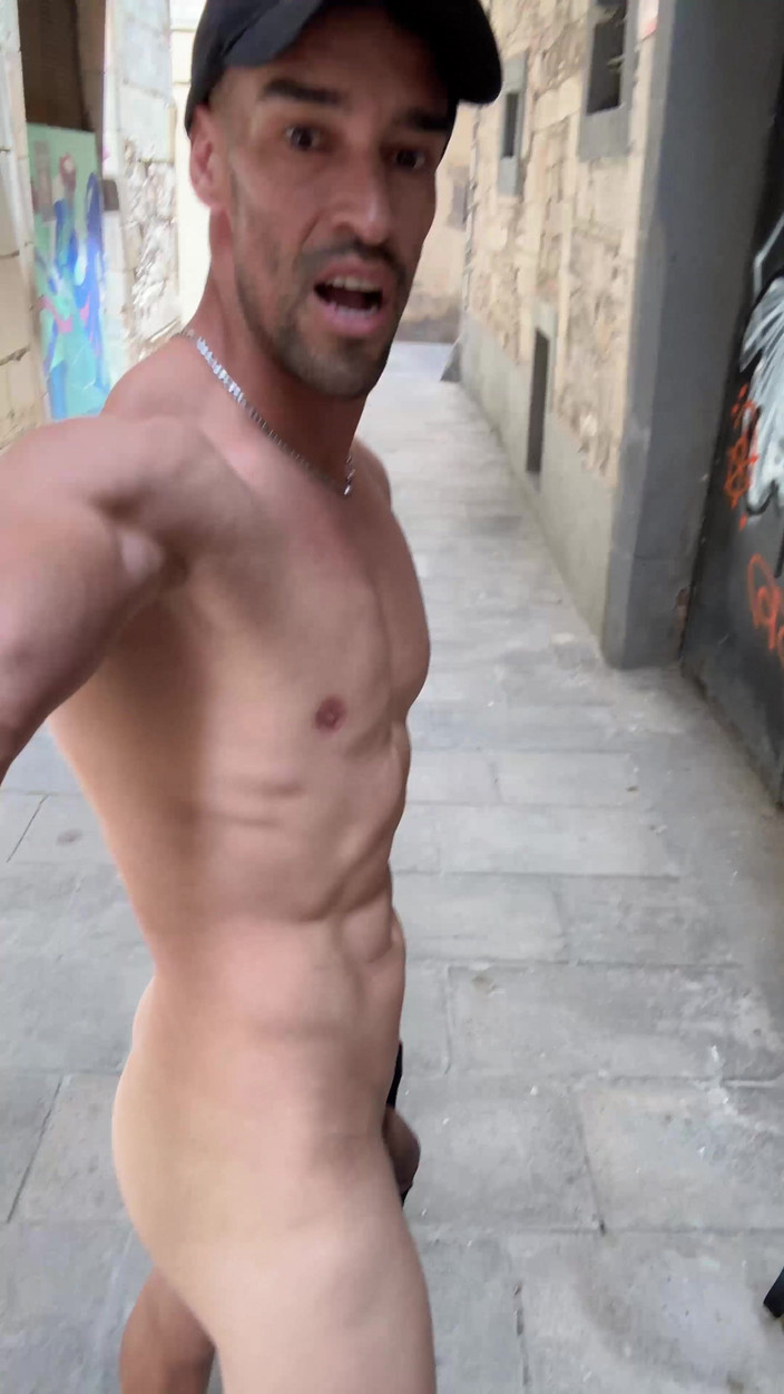 Paul Williams: Totalmente nu nas ruas de Barcelona