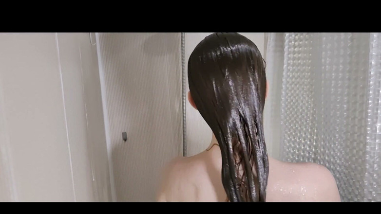 SubmiRedKitty: Hair fetish - aku lagi asik cuci rambut merah alamiku di...