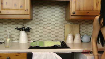 ATKIngdom Fans: Tasty orgasm on the stovetop