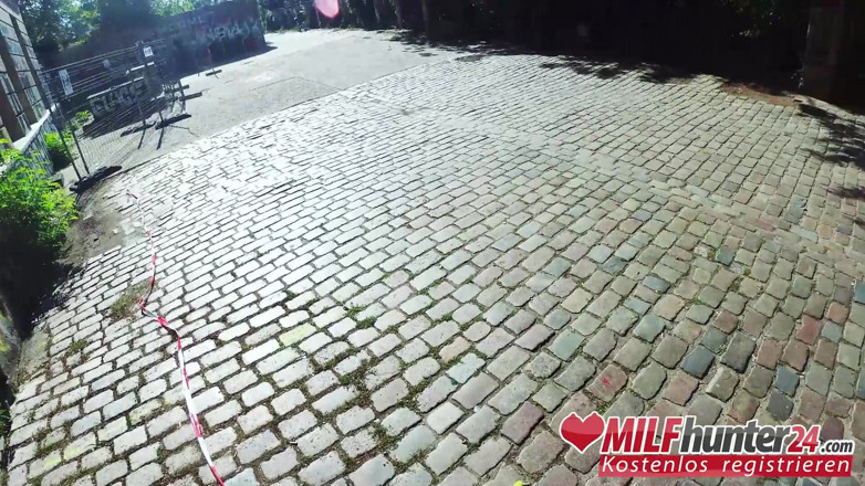 MILF Hunter 24: Harleen van hynten在公园里的淫荡约会对象!MILFhunter24