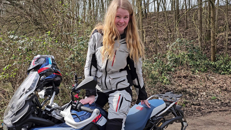 Bikergirl_97: Перше відео на моєму велосипеді