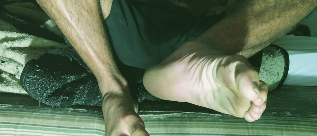 Stink HairyMale: Foot Fetiš A Kouření