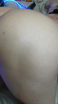 Camgirl dày được đụ mạnh bởi một máy tình dục trực tiếp !!