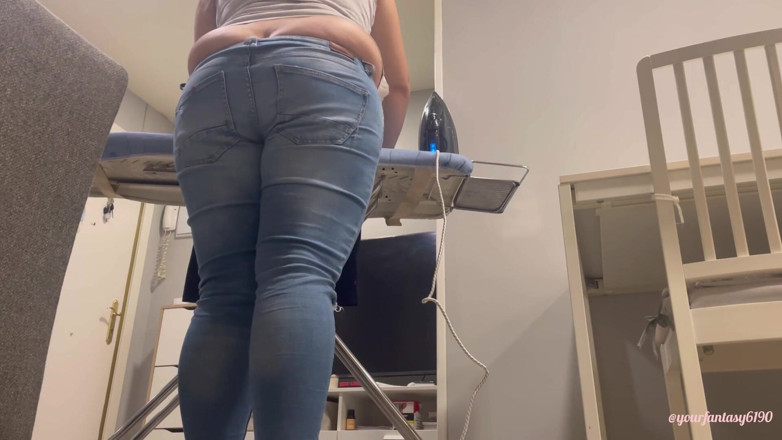 Your fantasy studio: Butt Crack v džínách při žehlení