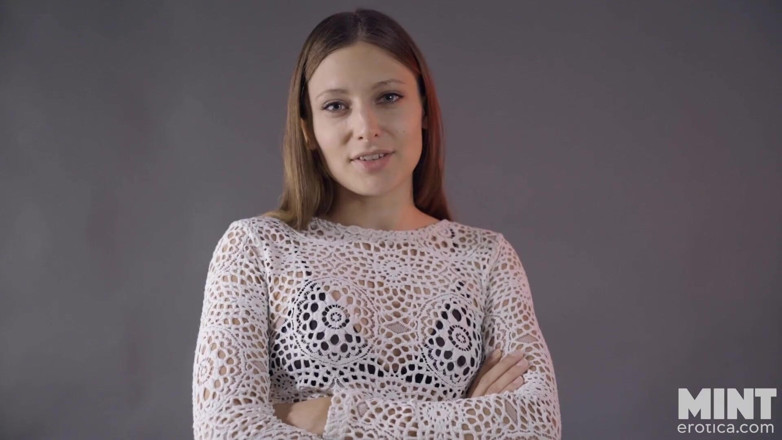 Talia Mint: Fatto per te che ti seghi come punizione