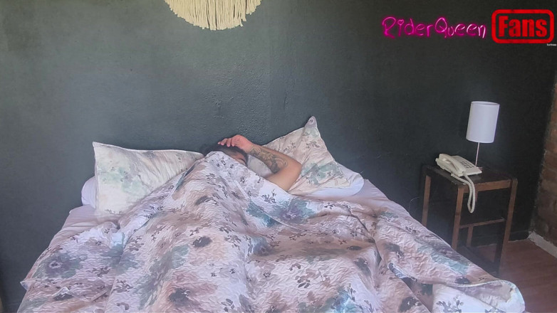 Riderqueen: Video per i fan, con la matrigna a letto