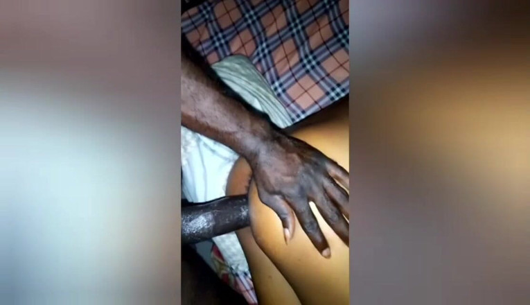 Youngcaptin: パワフルなトップがタップアウトするまでクリーミーな穴を掘る