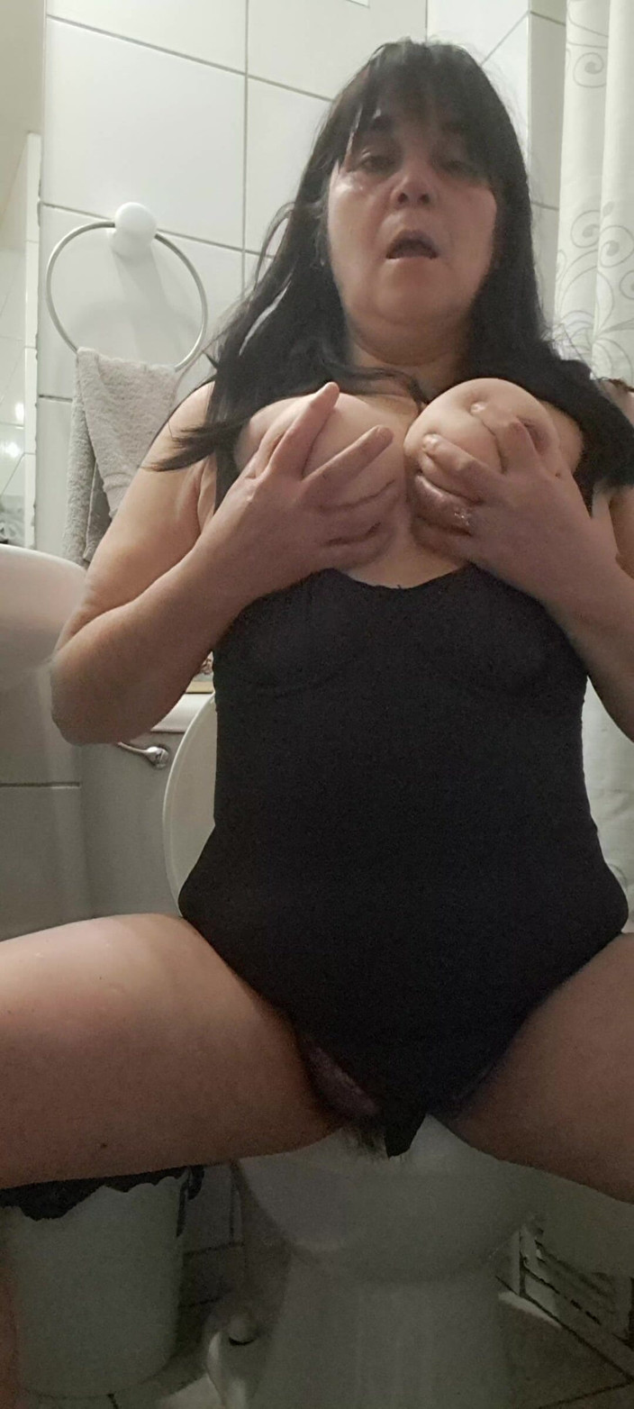 Mommy big hairy pussy: Curvă, seducătoare