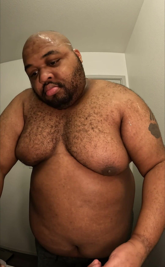 Blkhole420: 剃毛视频没什么特别的，但它确实有我不断增长的肚子