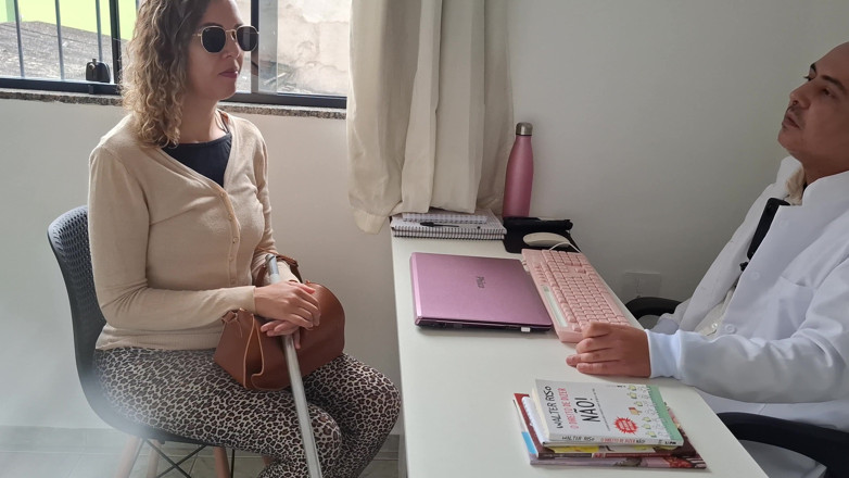 Gabi SweetCouplesStories: 盲人女人去预约妇科医生。