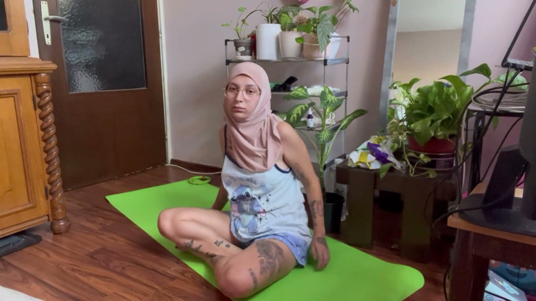 lanalovacutie: Yoga in Hijab Day 18