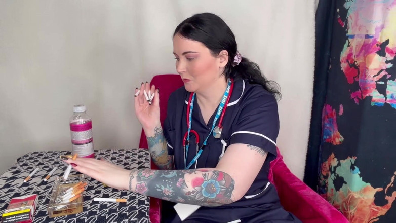 MissFFW: Hemşire iki kadın bir kadın aynı anda birden fazla sigara...