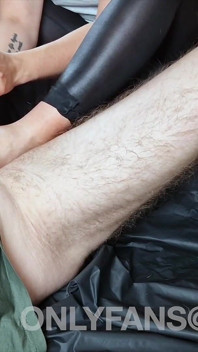 발에 사정하는 하이힐 풋잡과 핸잡